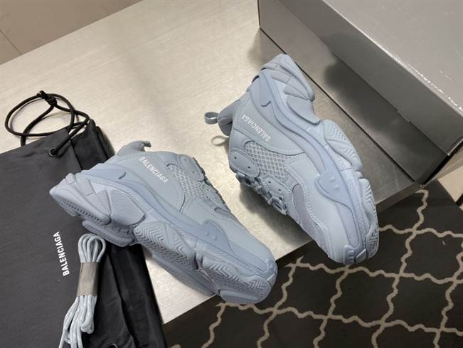 BALENCIAGA TRIPLE S SNEAKER  - BB175
