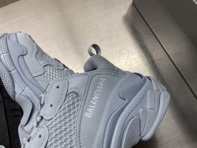 BALENCIAGA TRIPLE S SNEAKER  - BB175