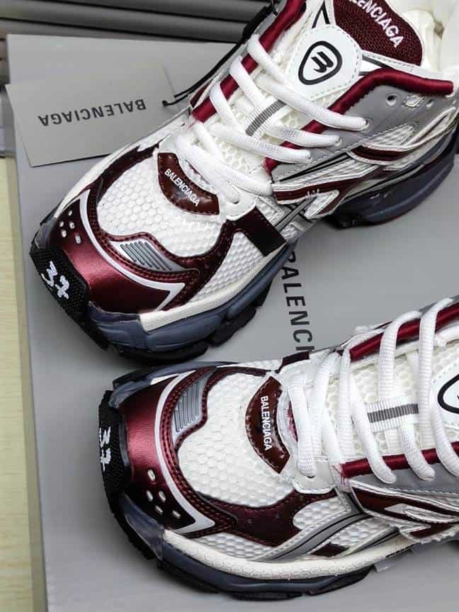 BALENCIAGA MEN'S RUNNER SNEAKER - BB180