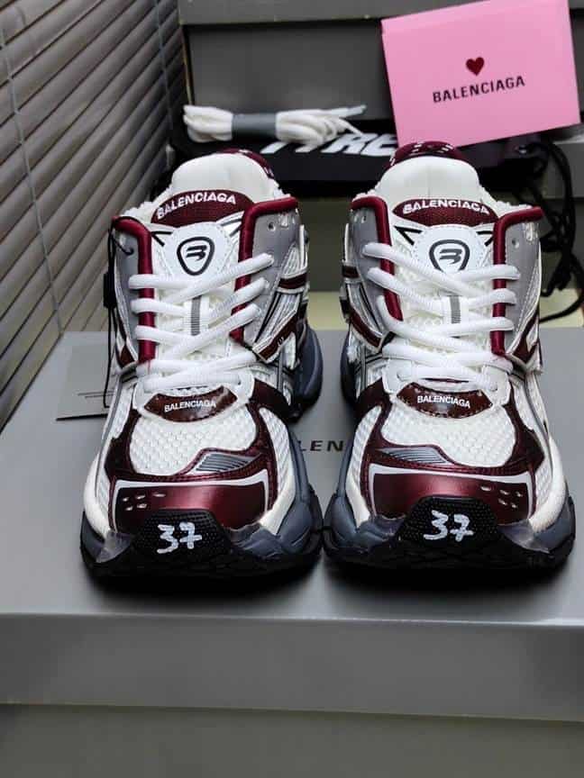 BALENCIAGA MEN'S RUNNER SNEAKER - BB180