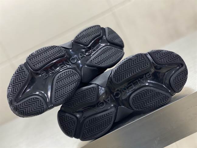 BALENCIAGA TRIPLE S SNEAKER  - BB174