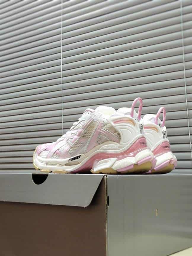 BALENCIAGA MEN'S RUNNER SNEAKER - BB177