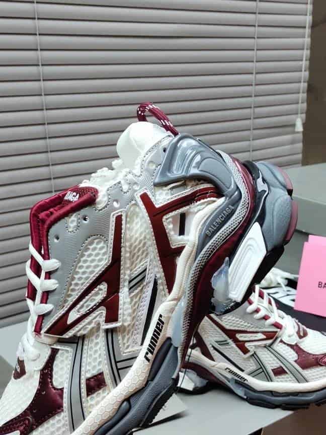 BALENCIAGA MEN'S RUNNER SNEAKER - BB180