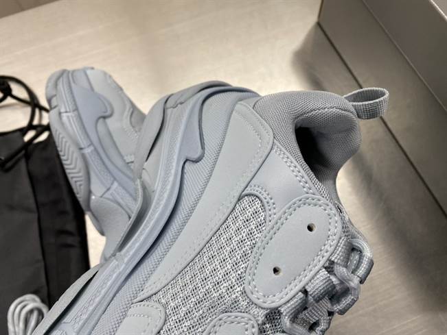 BALENCIAGA TRIPLE S SNEAKER  - BB175