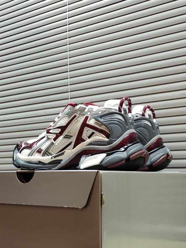 BALENCIAGA MEN'S RUNNER SNEAKER - BB180