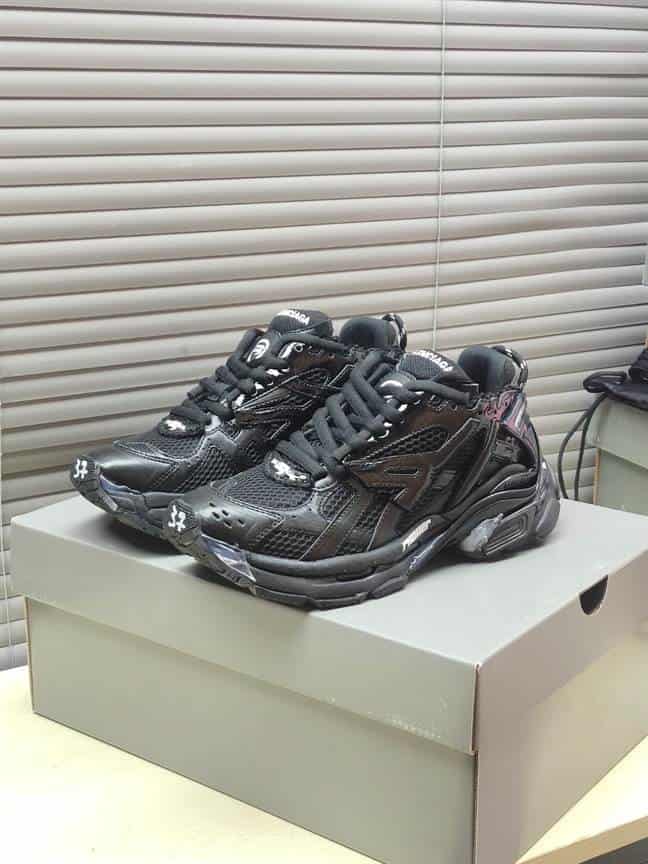 BALENCIAGA MEN'S RUNNER SNEAKER - BB178