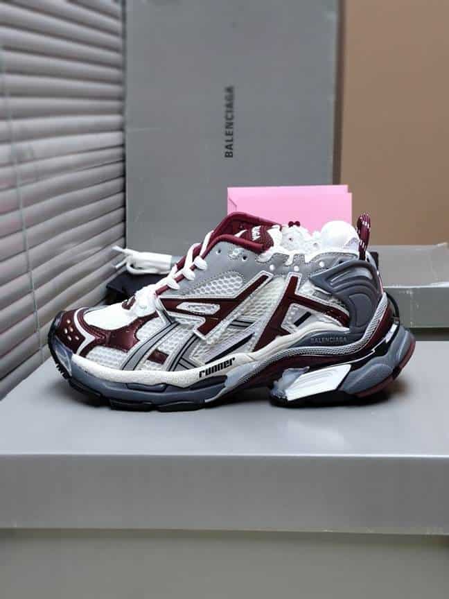 BALENCIAGA MEN'S RUNNER SNEAKER - BB180
