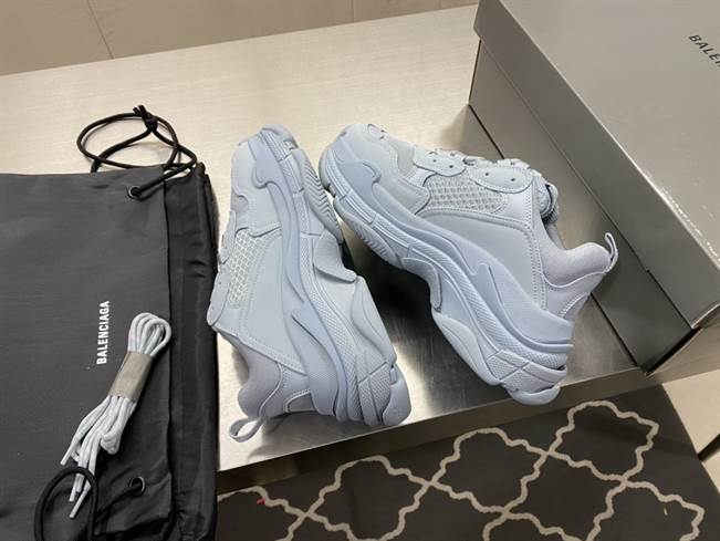 BALENCIAGA TRIPLE S SNEAKER  - BB175