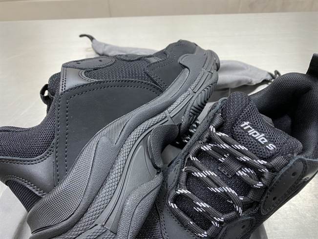 BALENCIAGA TRIPLE S SNEAKER  - BB174