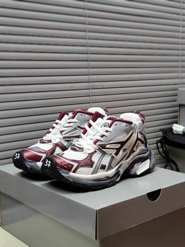 BALENCIAGA MEN'S RUNNER SNEAKER - BB180