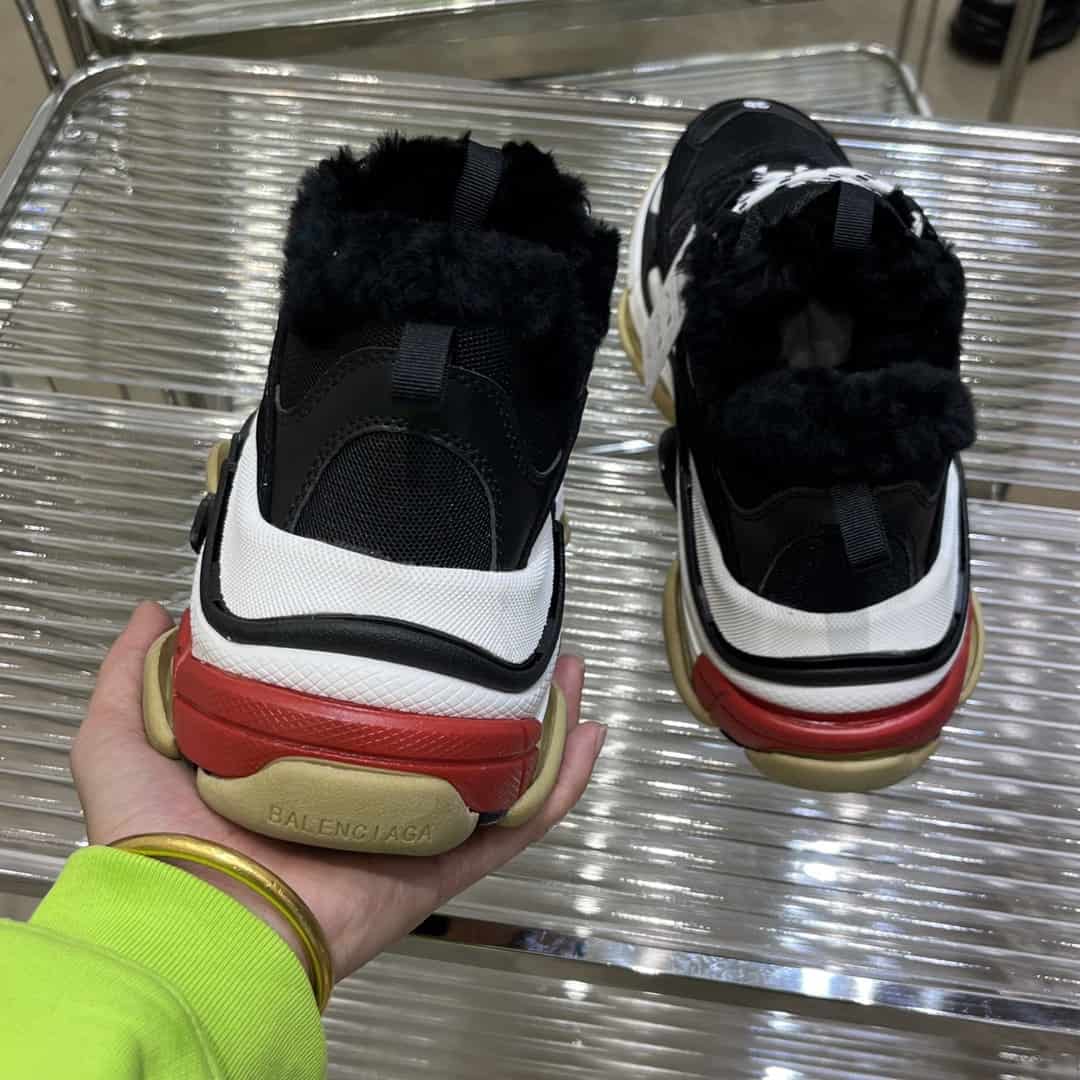 BALENCIAGA TRIPLE S SNEAKER - BB202