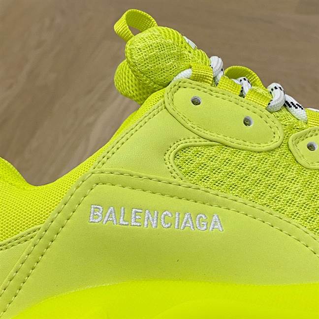 BALENCIAGA MEN'S TRIPLE S SNEAKER CLEAR SOLE - BB185
