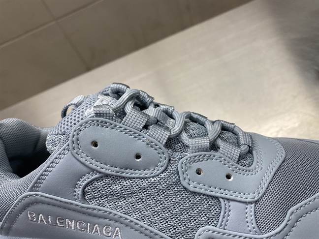 BALENCIAGA TRIPLE S SNEAKER  - BB175