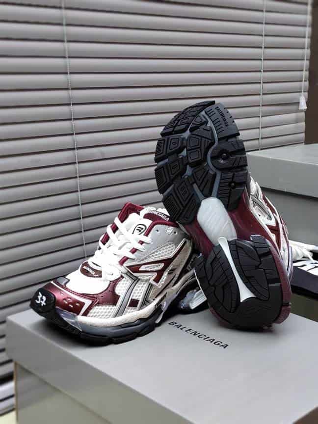 BALENCIAGA MEN'S RUNNER SNEAKER - BB180