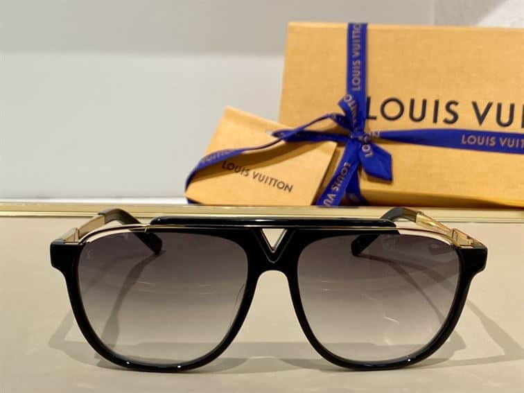 LV SUNGLASSES - GLVT04