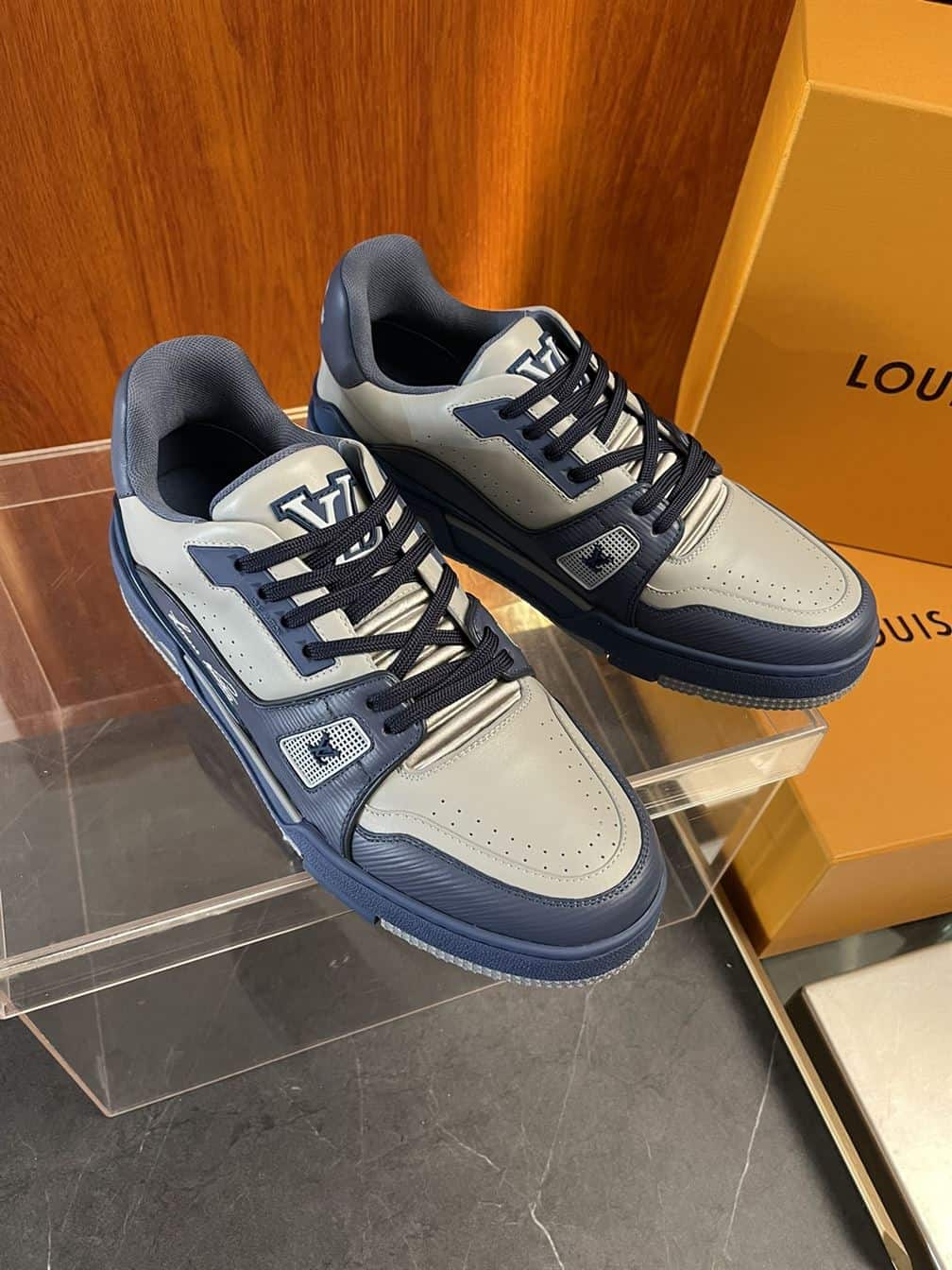 LOUIS VUITTON TRAINER SNEAKER - LSVT287
