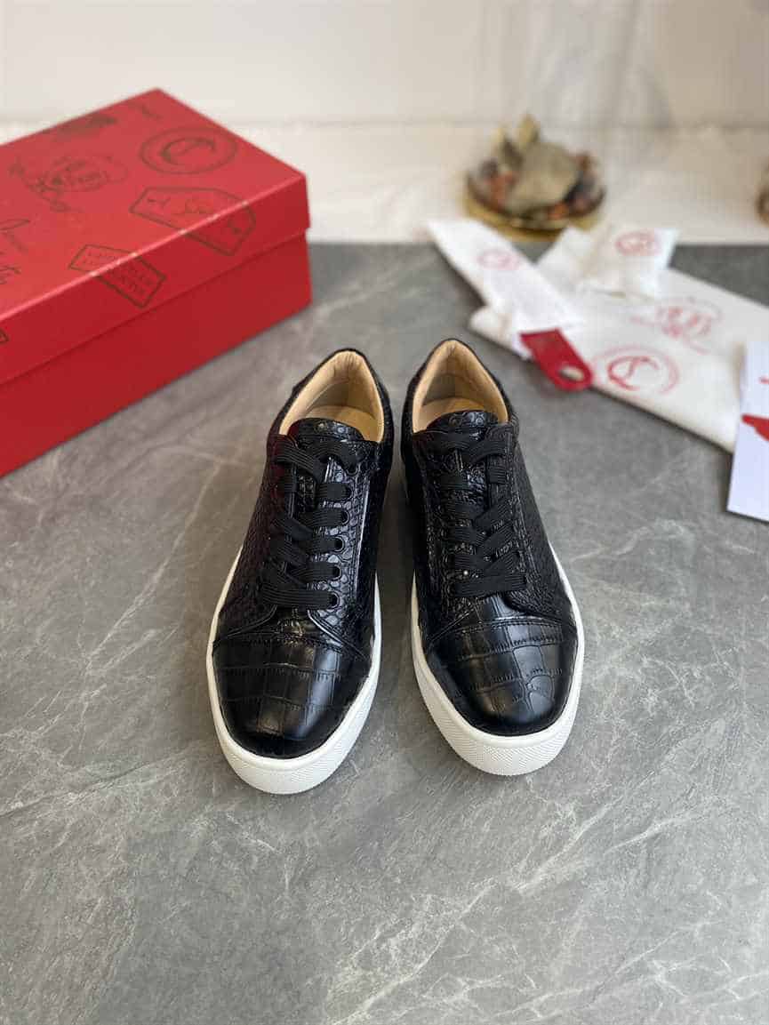 CHRISTIAN LOUBOUTIN LOW TOP SNEAKER - CL148