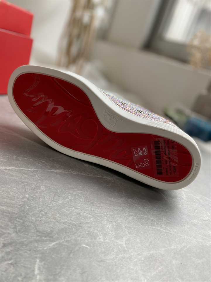 CHRISTIAN LOUBOUTIN LOW TOP SNEAKER - CL154