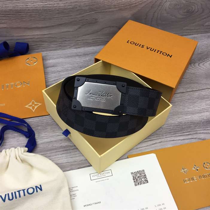 LOUIS VUITTON INITIALES 40MM BELT - B162