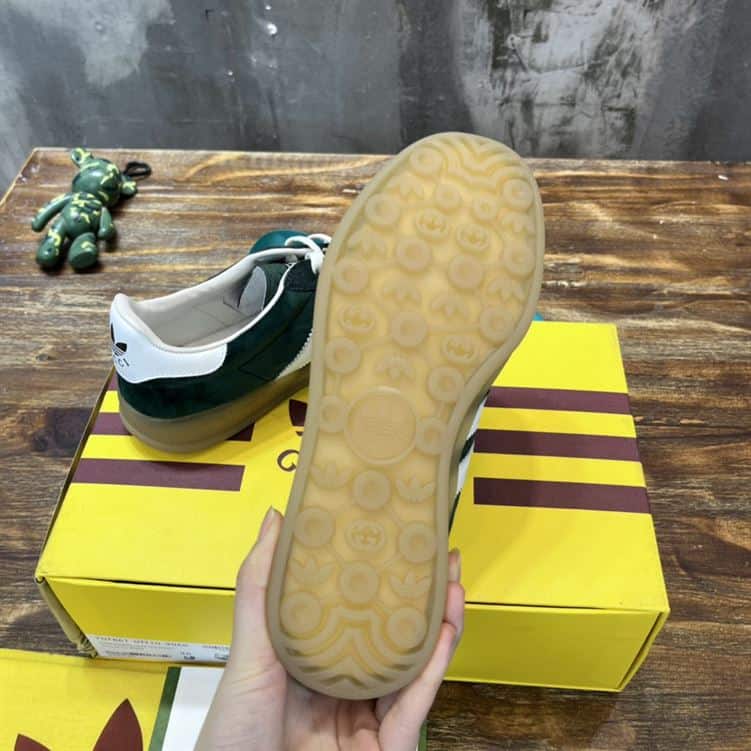 GUCCI GAZELLE SNEAKER - GC108