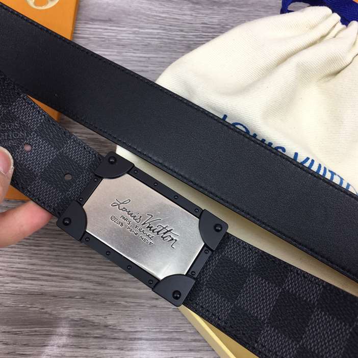 LOUIS VUITTON INITIALES 40MM BELT - B162