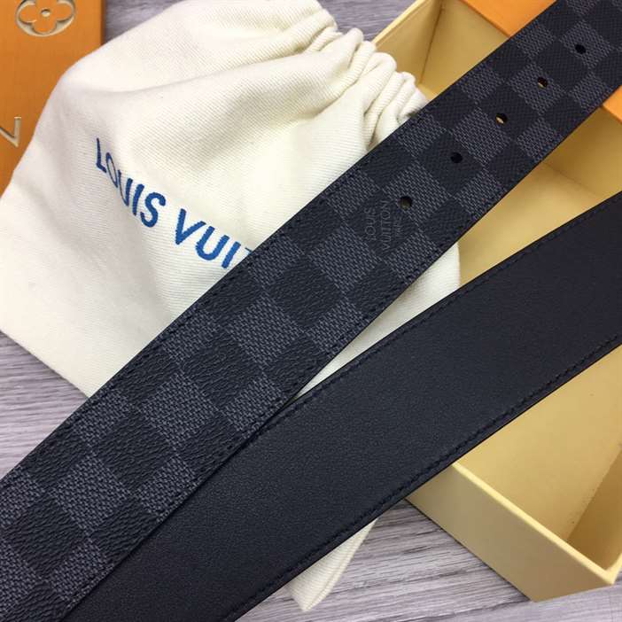 LOUIS VUITTON INITIALES 40MM BELT - B162