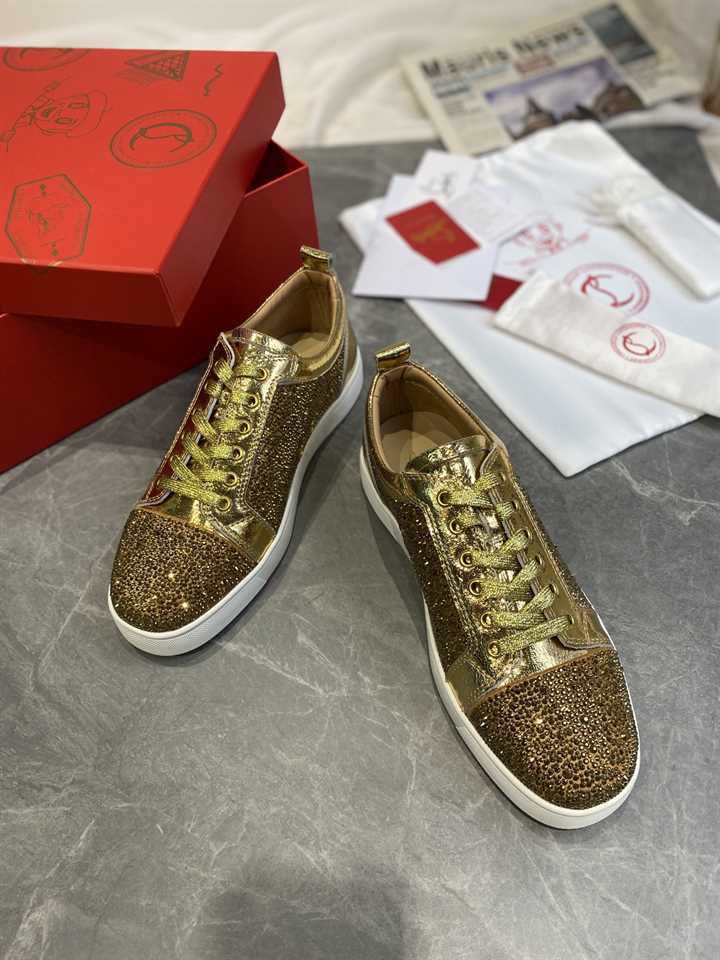CHRISTIAN LOUBOUTIN LOW TOP SNEAKER - CL153