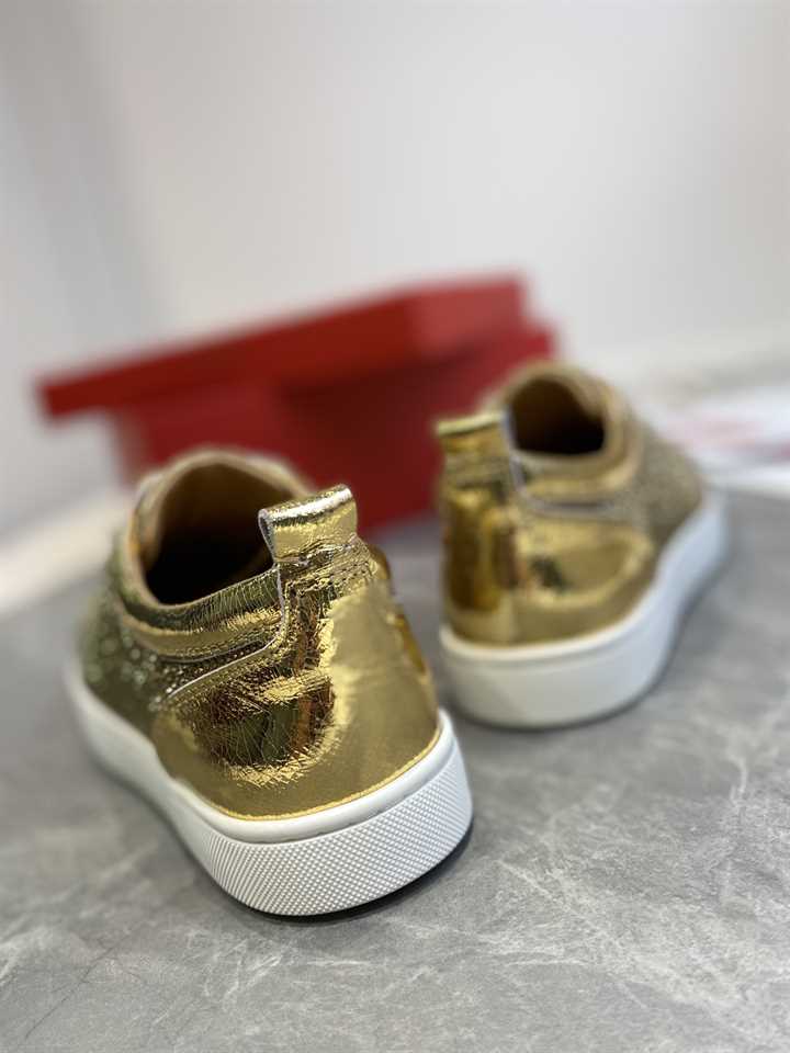 CHRISTIAN LOUBOUTIN LOW TOP SNEAKER - CL153