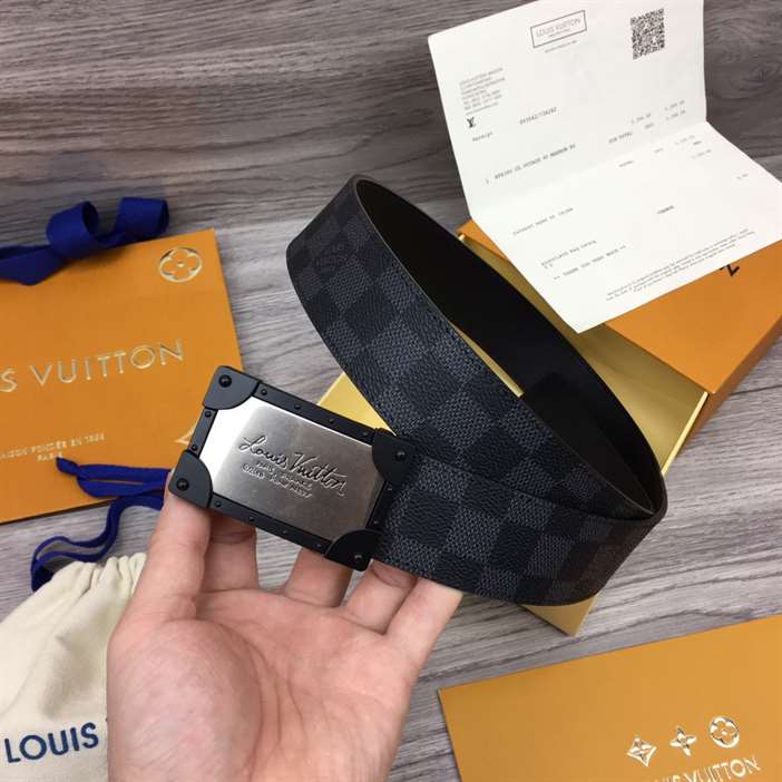 LOUIS VUITTON INITIALES 40MM BELT - B162