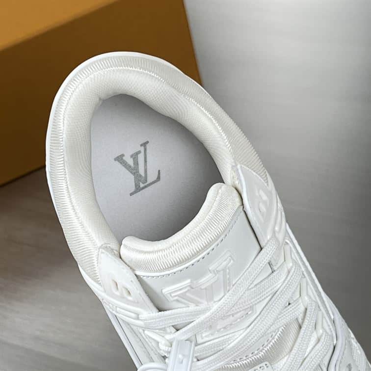 LOUIS VUITTON SNEAKER - LSVT305