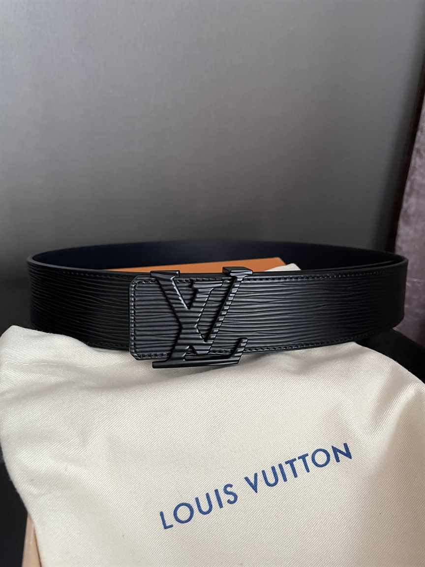 LOUIS VUITTON INITIALES 40MM BELT - B160