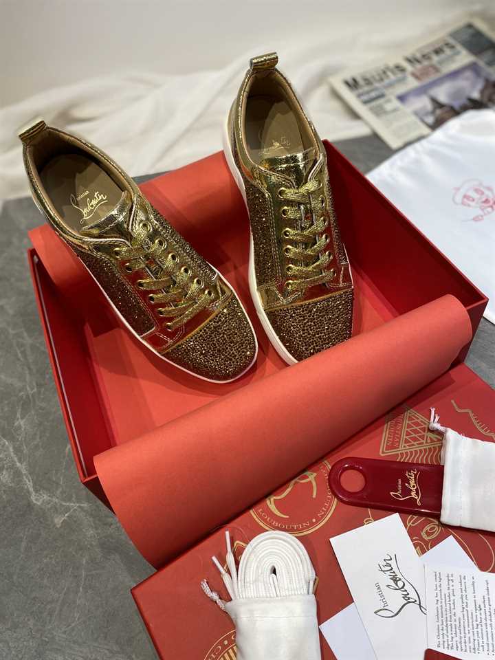 CHRISTIAN LOUBOUTIN LOW TOP SNEAKER - CL153