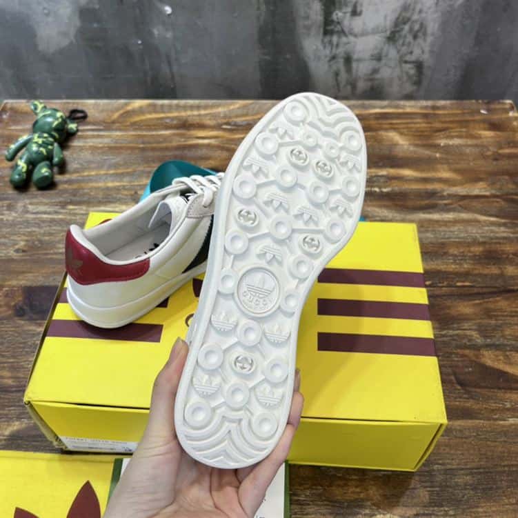 GUCCI GAZELLE SNEAKER - GC111