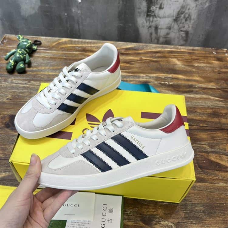 GUCCI GAZELLE SNEAKER - GC111