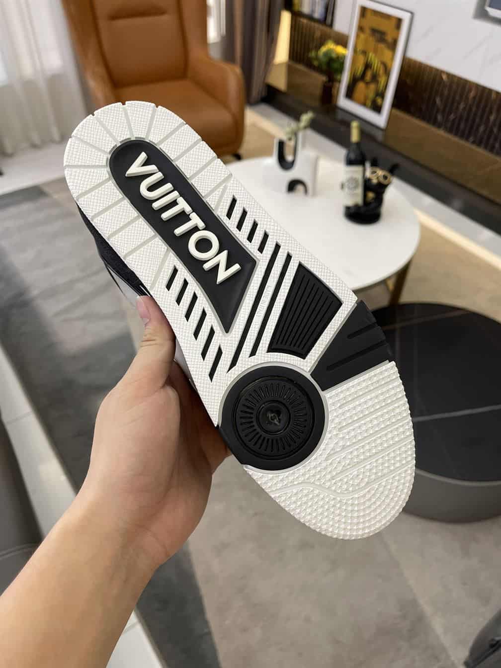 LOUIS VUITTON TRAINER SNEAKER - LSVT311