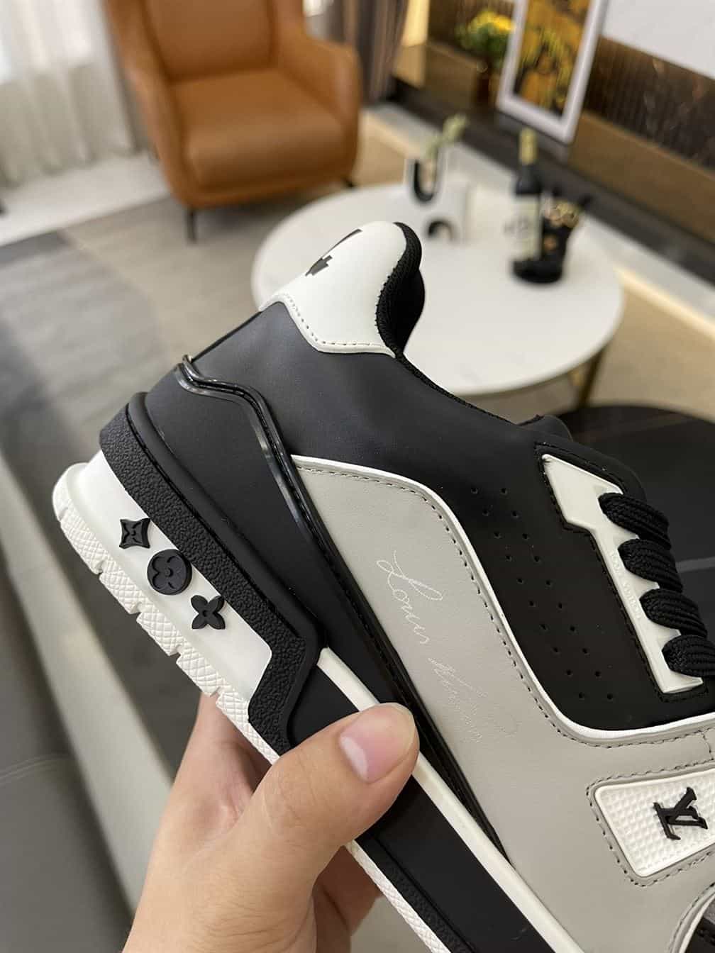 LOUIS VUITTON TRAINER SNEAKER - LSVT311