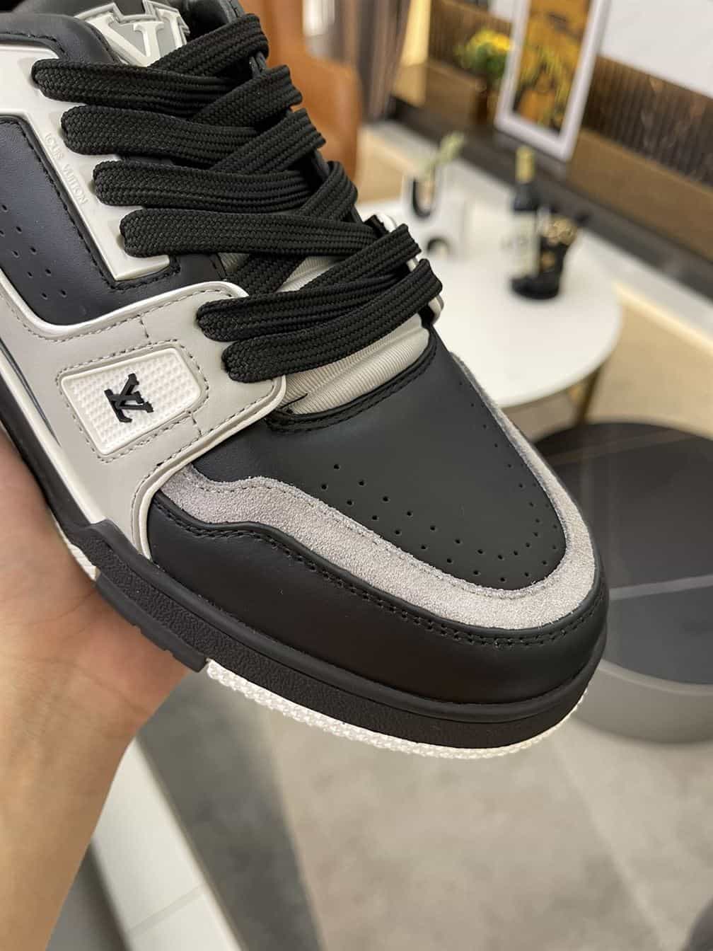 LOUIS VUITTON TRAINER SNEAKER - LSVT311