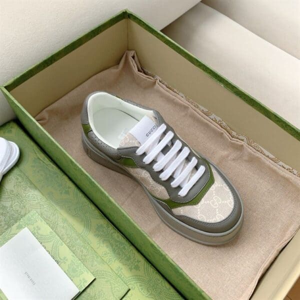 GUCCI MEN'S GG SNEAKER - GC119