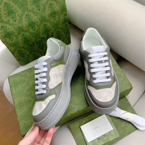 GUCCI MEN'S GG SNEAKER - GC119