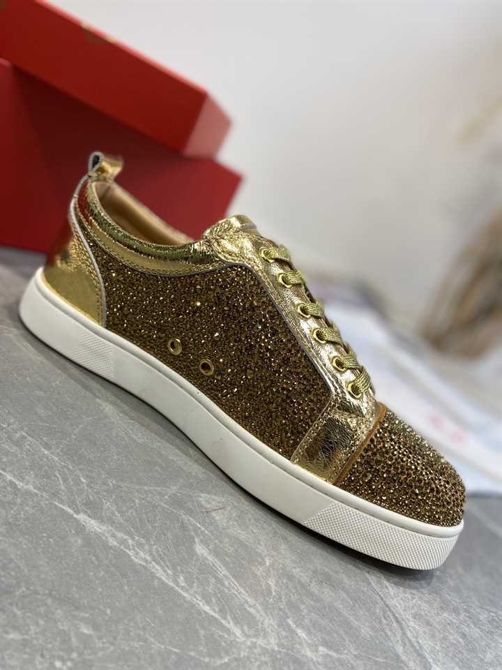 CHRISTIAN LOUBOUTIN LOW TOP SNEAKER - CL153