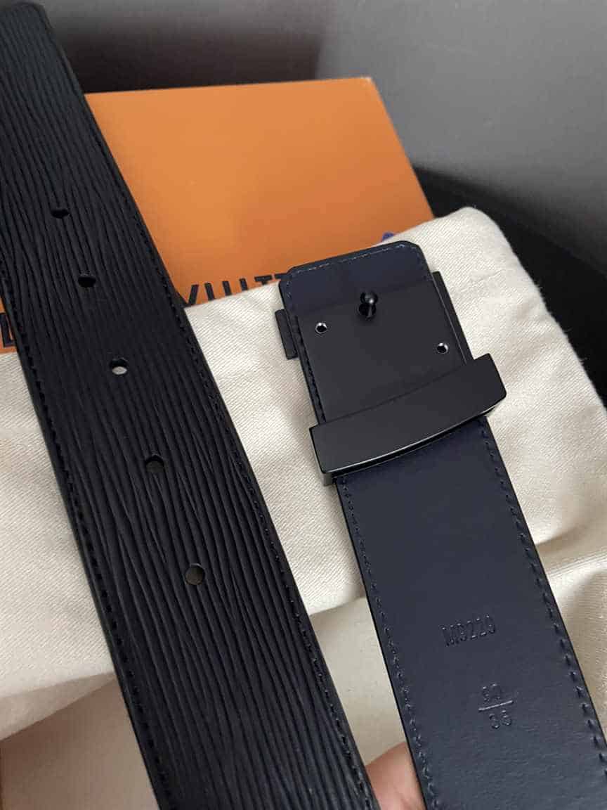 LOUIS VUITTON INITIALES 40MM BELT - B160