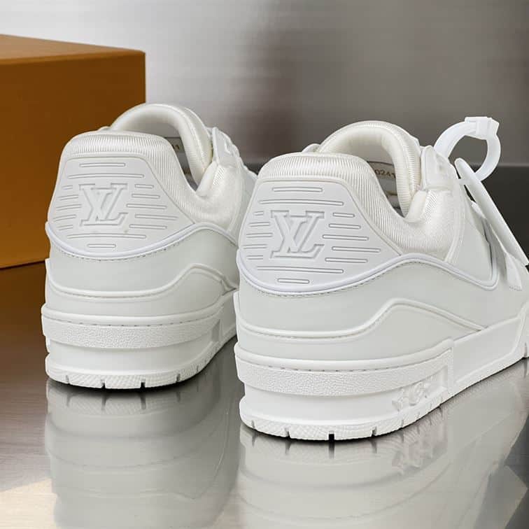 LOUIS VUITTON SNEAKER - LSVT305