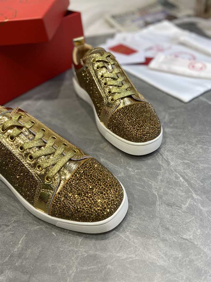 CHRISTIAN LOUBOUTIN LOW TOP SNEAKER - CL153
