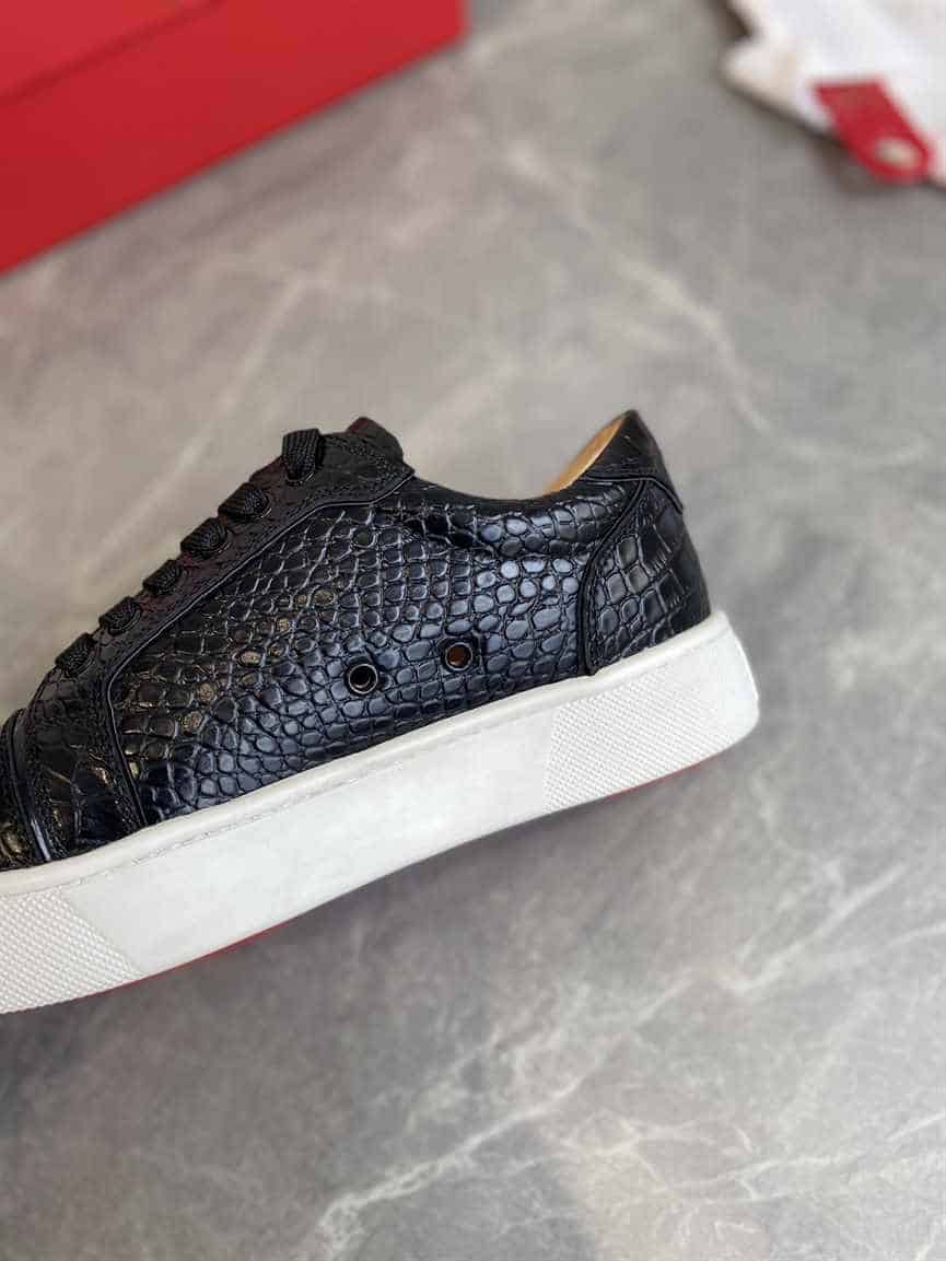 CHRISTIAN LOUBOUTIN LOW TOP SNEAKER - CL148