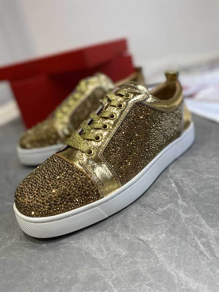 CHRISTIAN LOUBOUTIN LOW TOP SNEAKER - CL153