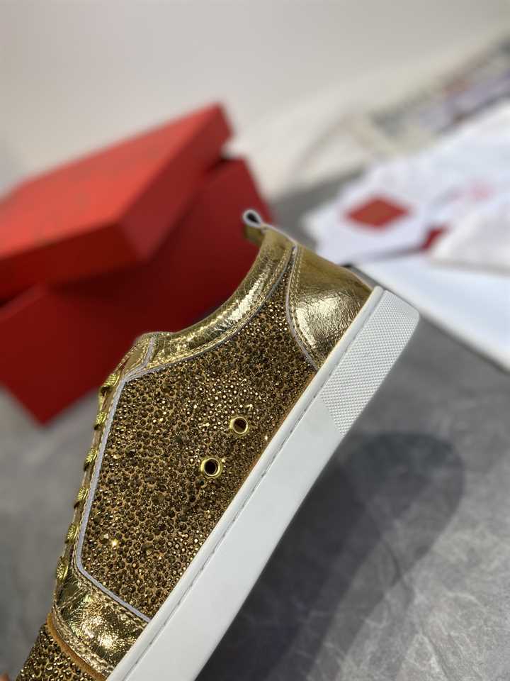 CHRISTIAN LOUBOUTIN LOW TOP SNEAKER - CL153