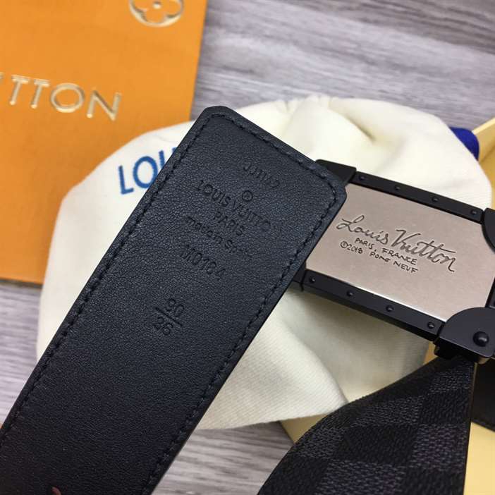 LOUIS VUITTON INITIALES 40MM BELT - B162