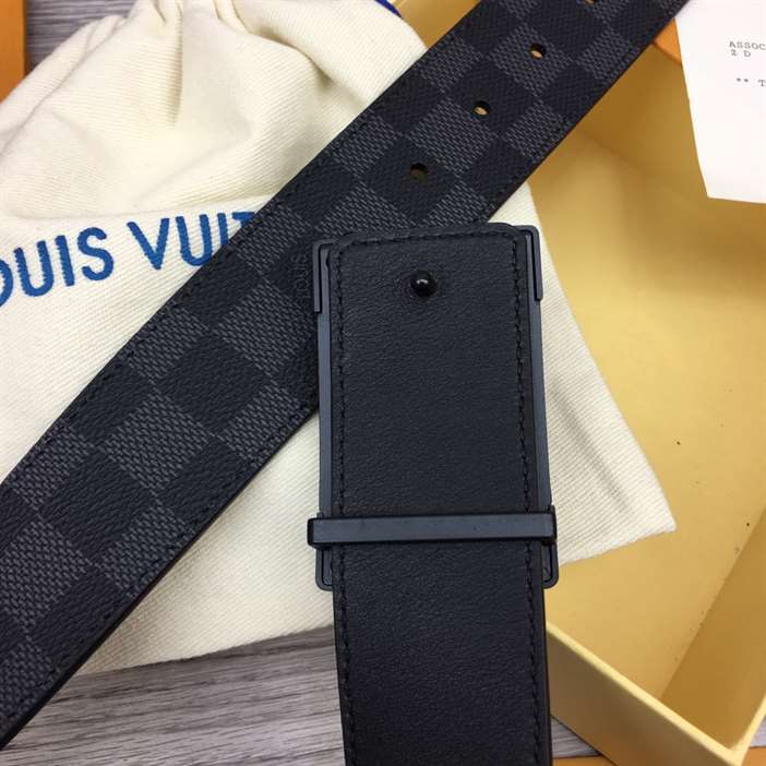 LOUIS VUITTON INITIALES 40MM BELT - B162
