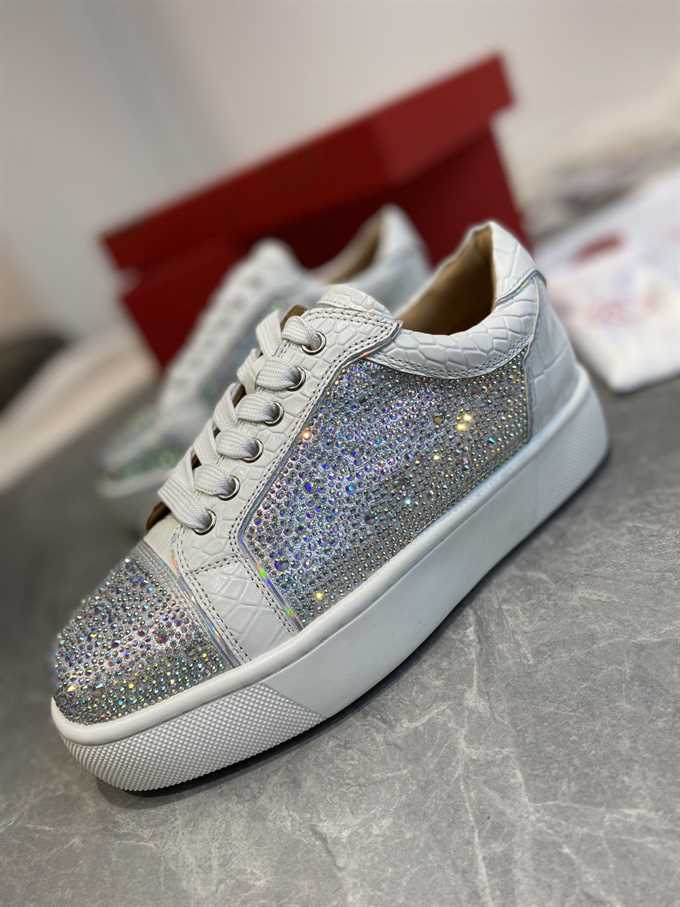 CHRISTIAN LOUBOUTIN LOW TOP SNEAKER - CL157