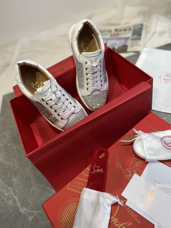 CHRISTIAN LOUBOUTIN LOW TOP SNEAKER - CL157